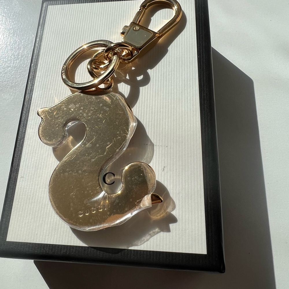 🔥GUCCI Letter Key Chain - Picture 7 of 9